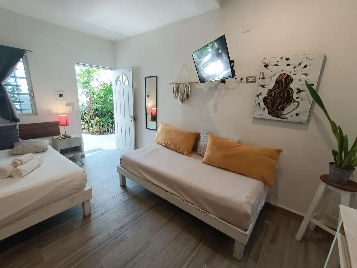 Kika Studios Playa del Carmen 3*,